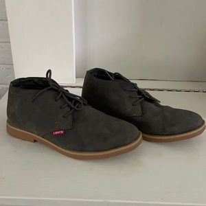 Men’s Levi’s smooth suede/leather chukka boots
